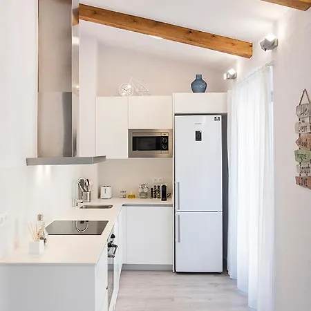 Lovely And Bright In The Heart Of Apartment