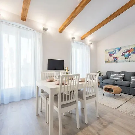 Lovely And Bright In The Heart Of Apartment *